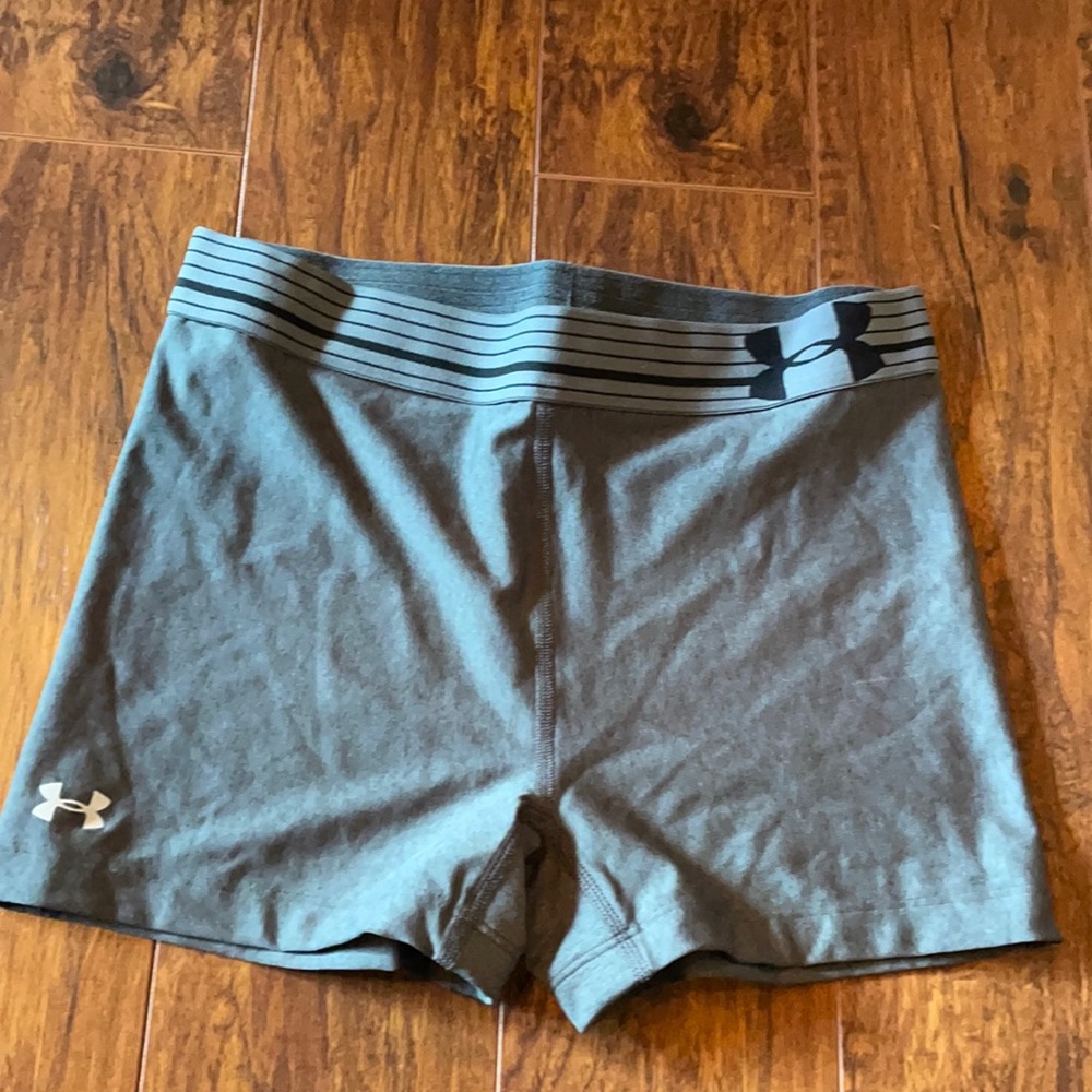 Women’s Under Armour bike spandex shorts grey